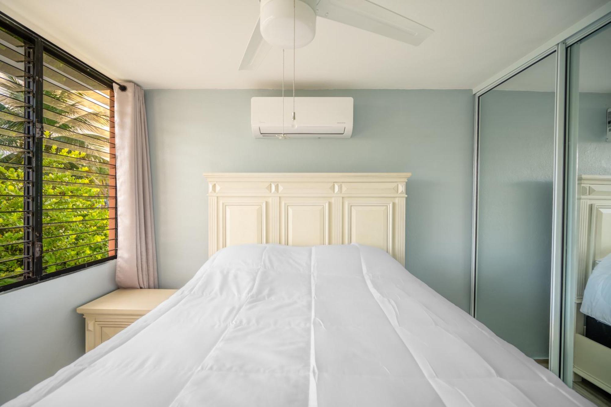 Blue Water Beach Villa Лукильо Экстерьер фото